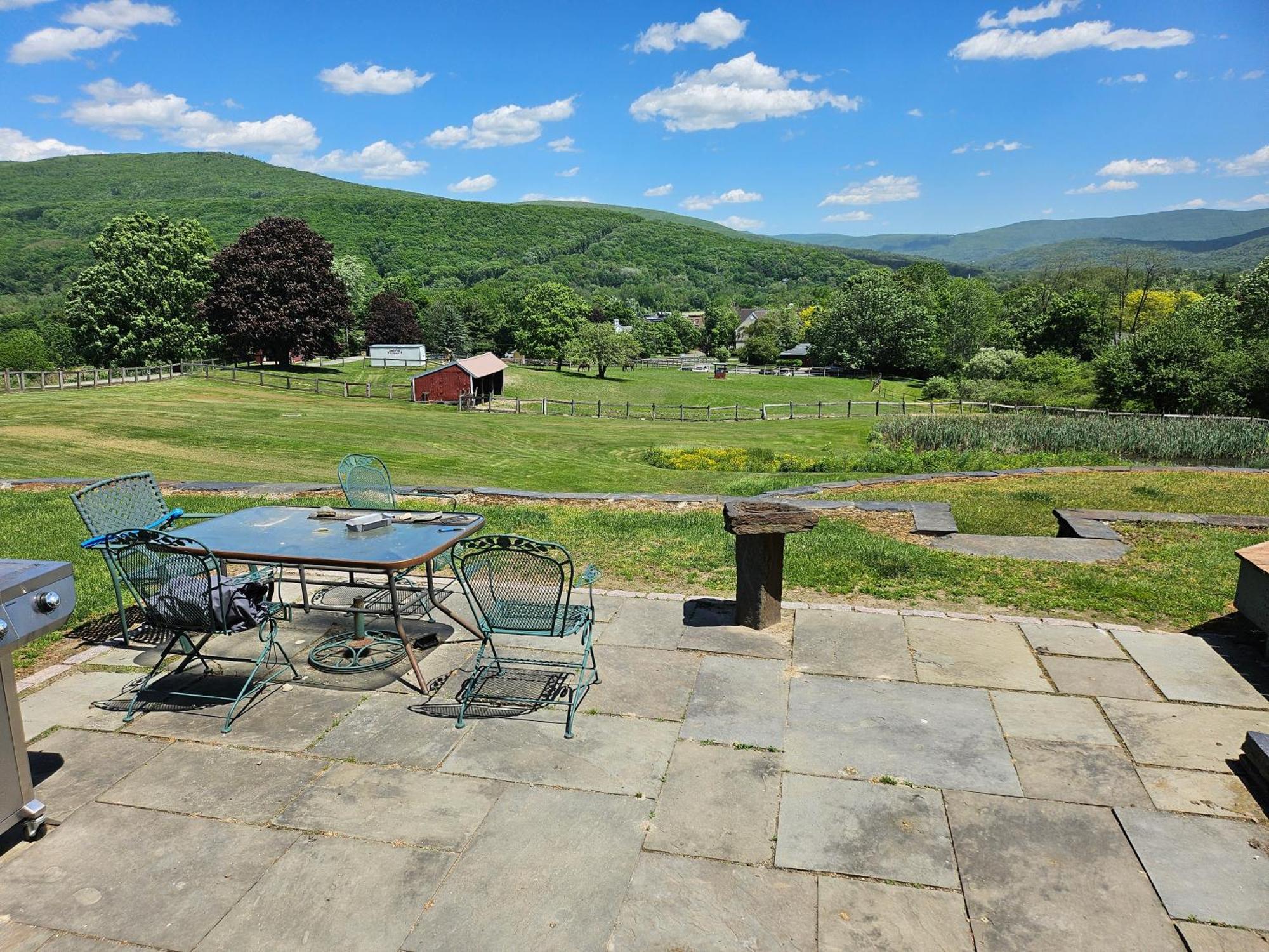 Clover Hill Farm & Country Inn Williamstown Exterior photo