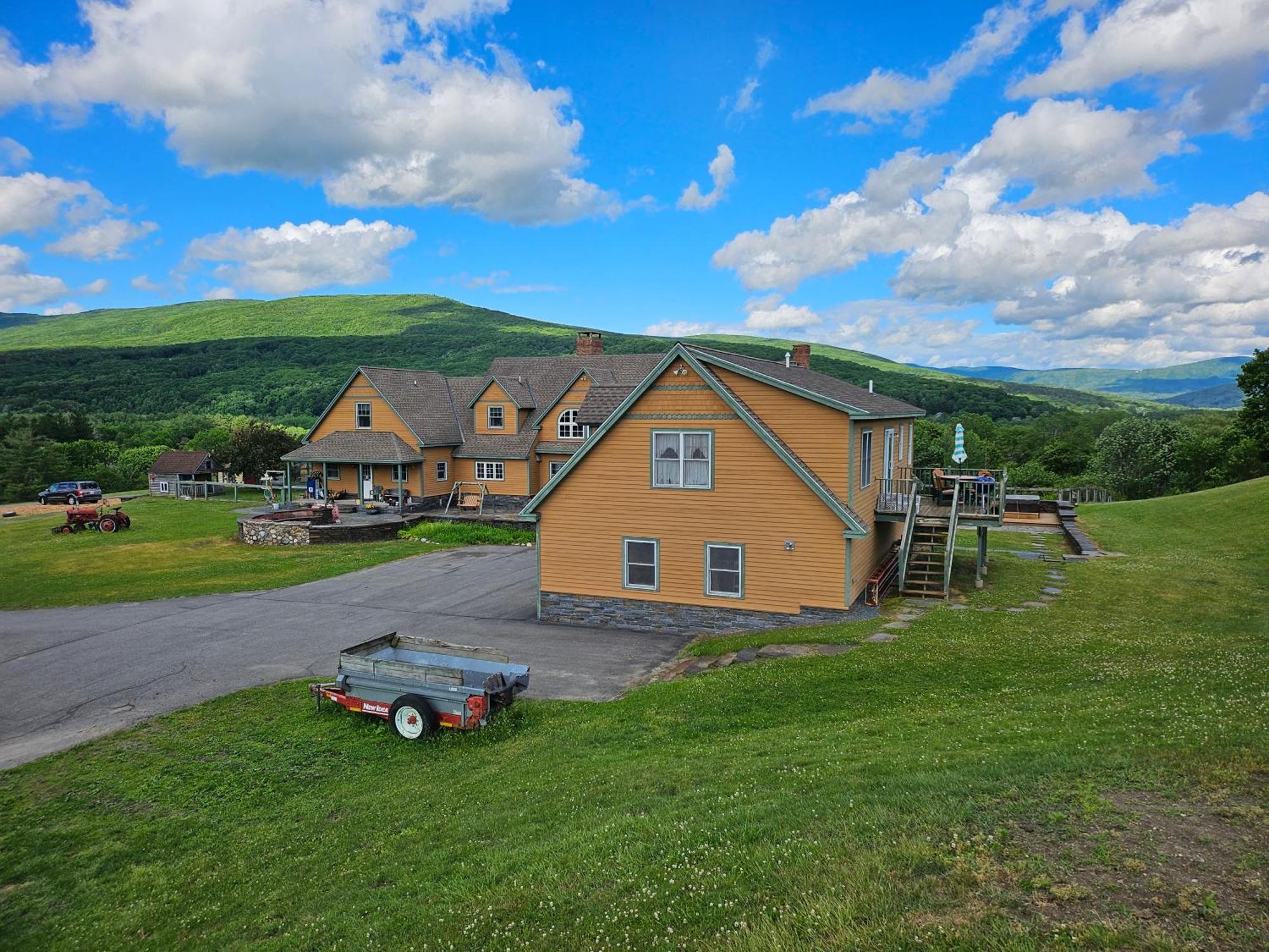 Clover Hill Farm & Country Inn Williamstown Exterior photo